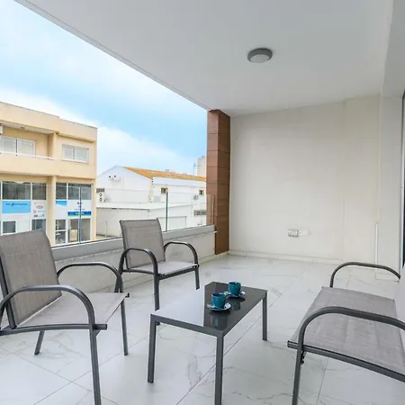 Mirage 2-br In Apartment *