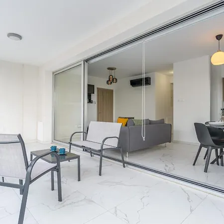 Mirage 2-br In لارنكا